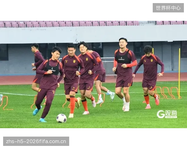 多位俱乐部主教练在发布会上感谢球迷支持,认为火爆球市是球队前进的最大动力。 多位俱乐部主教练在发布会上感谢球迷支持,认为火爆球市是球队前进的最大动力。